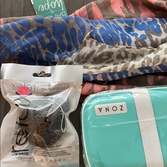 NEVER USED BEAUTY BUNDLE - Picture 2 of 4